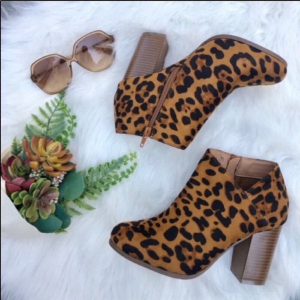 ❤️Leopard Print Contrast Heel Back Zip Booties! - Picture 3 of 5